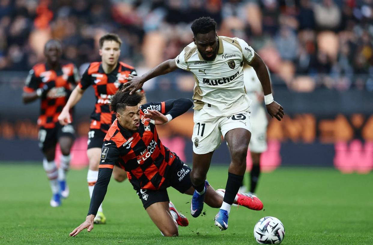 天助洛里昂爆冷击败朗斯：法甲第10逆转法甲第2，登顶梦碎